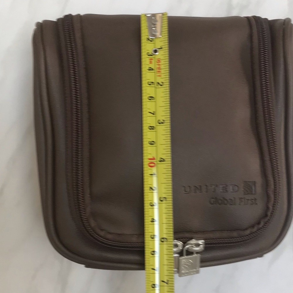 First Class Toiletries Bag - Picture 8 of 8